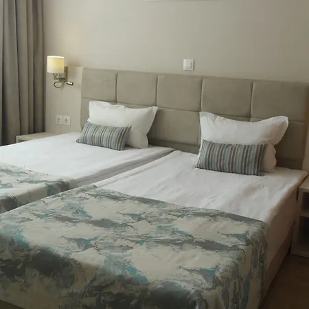 Helios Hotell 3*